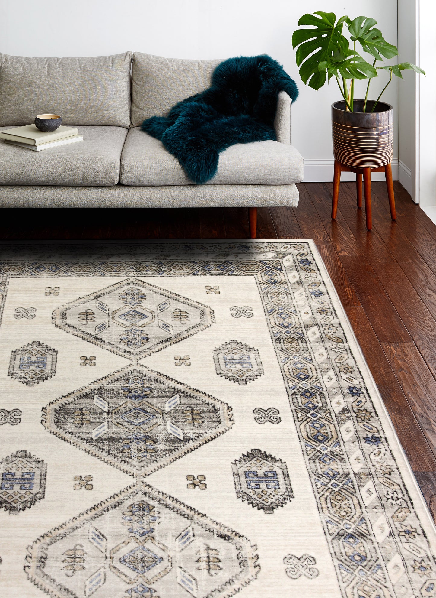 Lilah Area Rug, Ivory